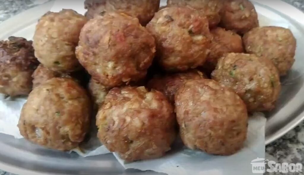 Bolinho de Carne fabuloso de se fazer e perfeito para se comer!