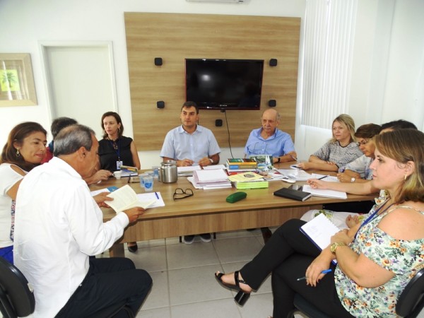 Educador premiado discute melhoria da rede pública em Marília