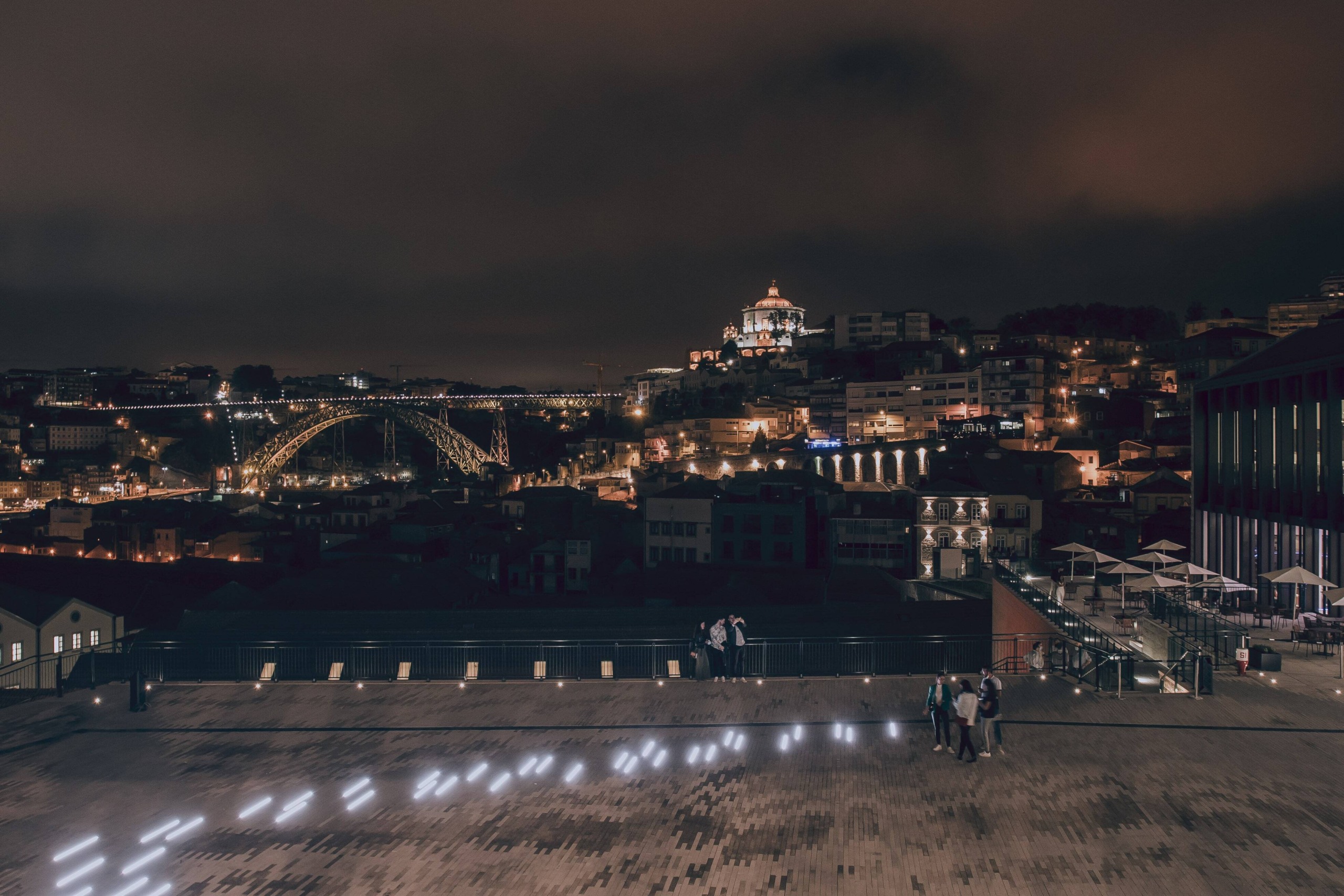 Do WOW, é possível ter a vista compelta do Rio Douro, do centro histórico do Porto e da Ponte Luís I. Foto: Divulgação