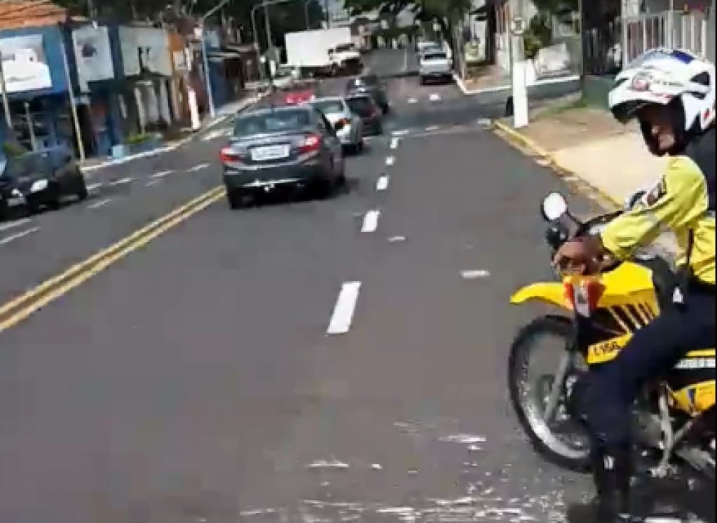 Após multas na porta de escola, coordenador detona Emdurb e Prefeitura