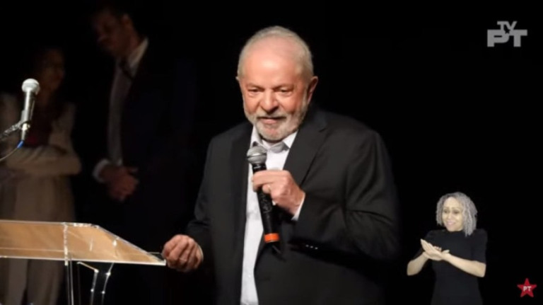 'Talvez saia hoje', diz Lula sobre PEC de Transição