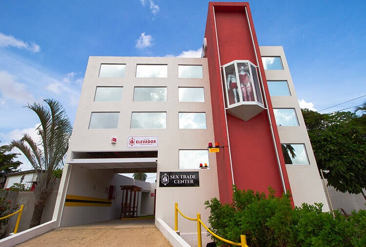 Suíte elevador panorâmico do motel Le Baron. Foto: Reprodução