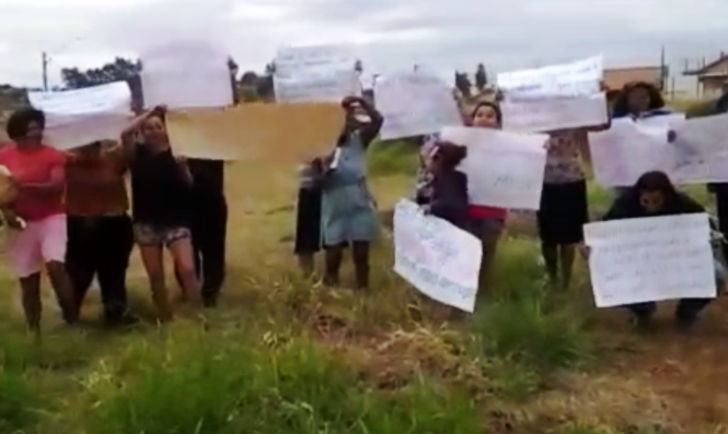 Movimento de mães contra municipalização marca protesto em Nóbrega