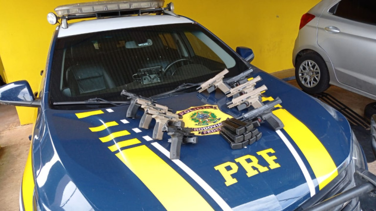 Vídeo - PRF de Ourinhos apreende pistolas 9mm em tanque de veículo