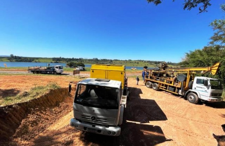 Aquaville implanta poço; acelera obras de chalés e ganha público com sustentabilidade