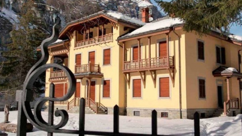 Mansão de "Casa Gucci" está à venda por 990 mil euros na Itália Mansão de "Casa Gucci" está à venda por 990 mil euros na Itália