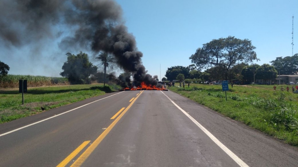 MST interdita rodovia na região e em mais cinco estados