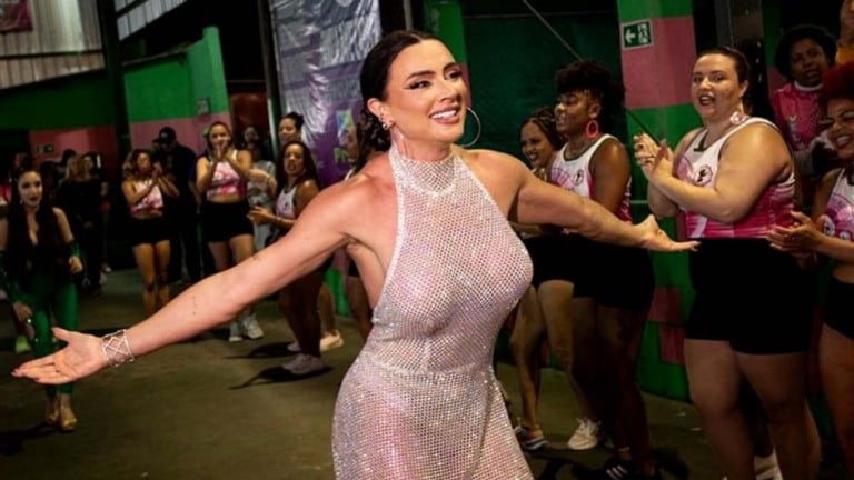 Juju Salimeni esbanja boa forma durante ensaio com vestido minúsculo: ‘Arrasadora’