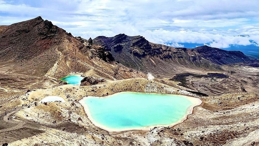 O Lago Emerald, no Tongariro National Park, na Nova Zelândia.. Foto: Reprodução/Instagram 26.01.2023