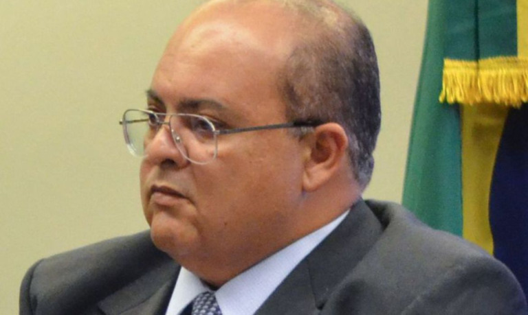 Moraes afasta governador do DF e manda desmontar acampamentos em quartéis
