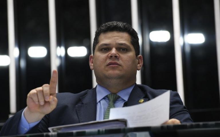 Davi Alcolumbre garante apoio "irrestrito" a brasileiros na China Davi Alcolumbre garante apoio "irrestrito" a brasileiros na China