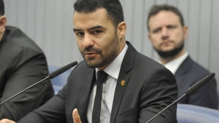 Após áudio, Mamãe Falei admite desistir de candidatura ao governo