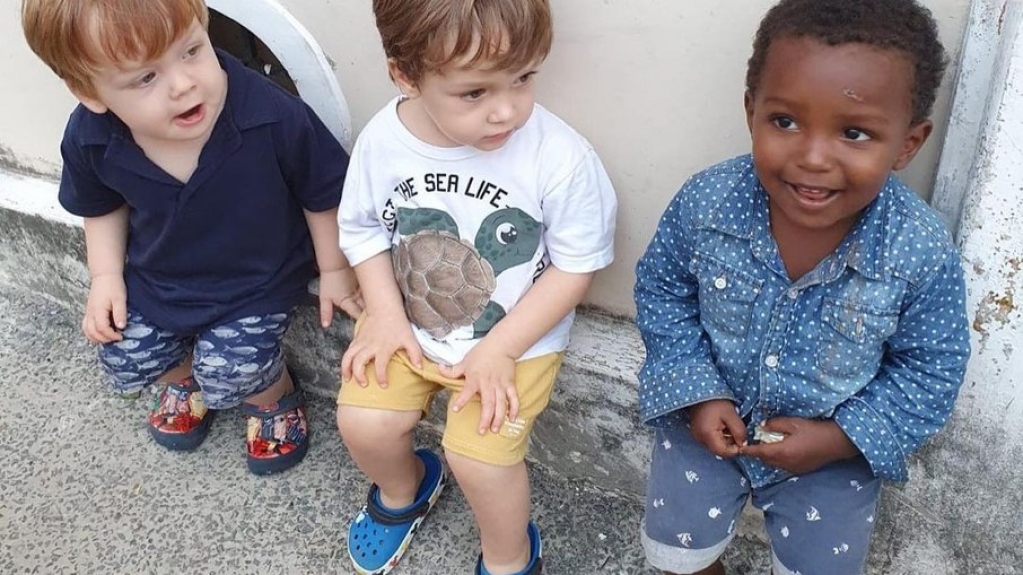 Regina Casé mostra visita de filhos de Paulo Gustavo na casa dela, em Salvador