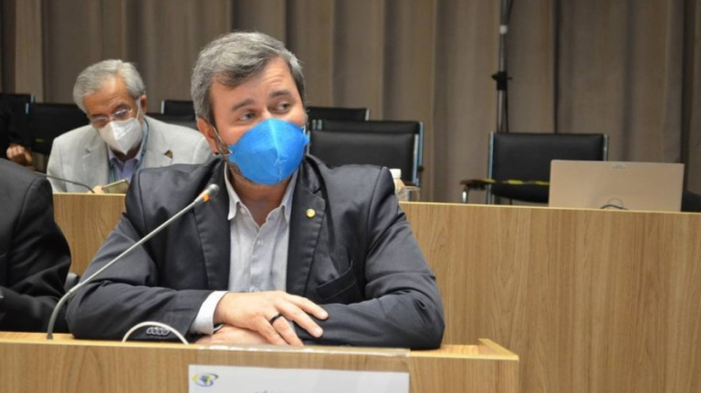 Presidente do Conass atribui alta da Covid-19 à omissão do governo