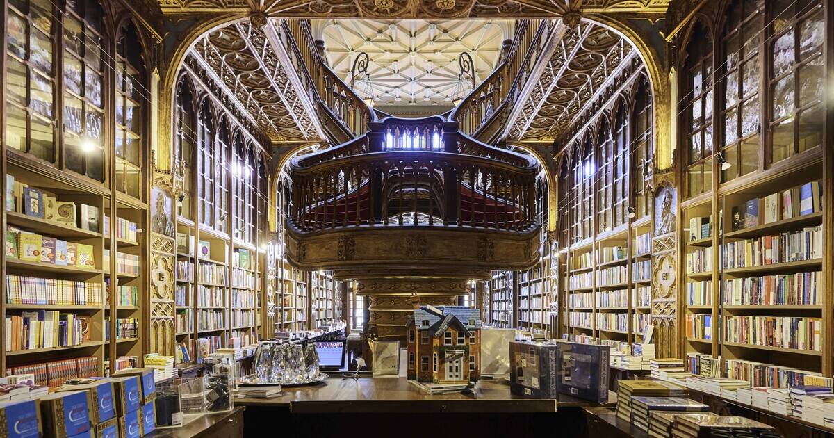 Interior da Livraria Lello. Foto: Reprodução/Get Your Guide