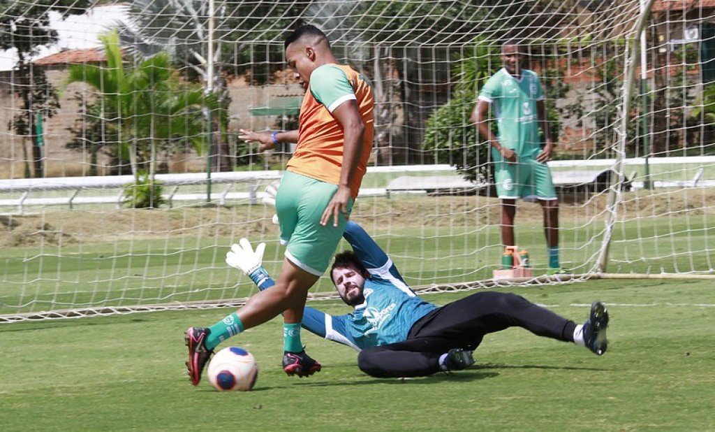 Goiás duela neste sábado com o embalado São Paulo, pelo Brasileirão