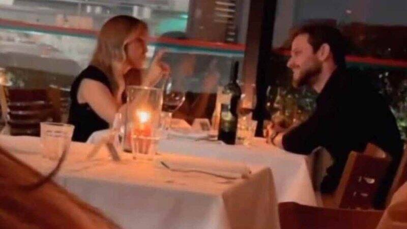 Carla Diaz e o vereador Felipe Becari flagrados em jantar. Foto: Reprodução