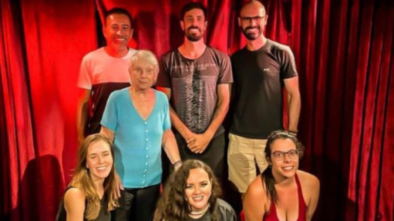 Peça "Amantes Irmãs" tem Norma Blum na direção
