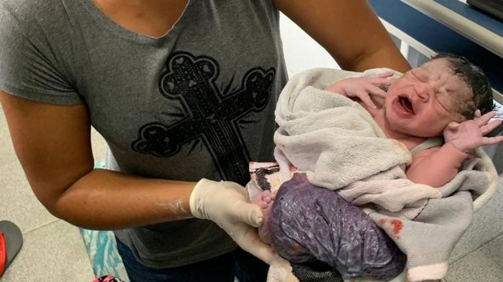 Mulher dá à luz em ponto de apoio para desabrigados em Petrópolis