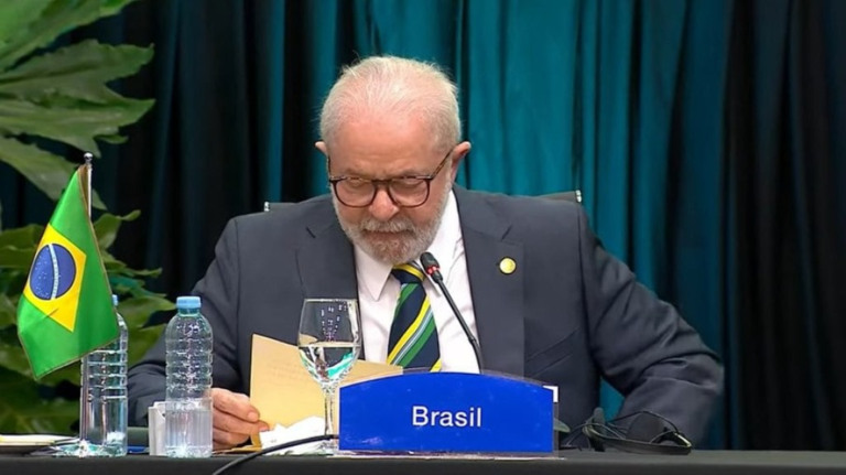Tentações autoritárias desafiam a América Latina, diz Lula