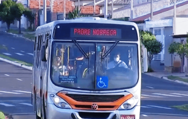 Queixas por lotação e falta de ônibus provoca notificação para AMTU