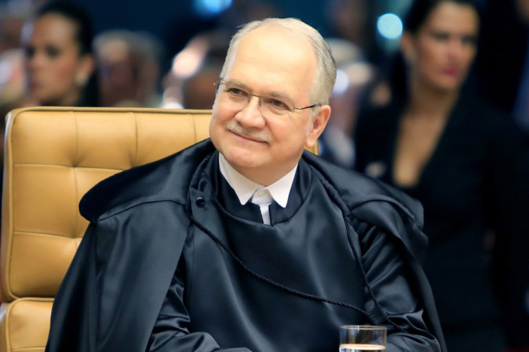 Fachin diz que a Constituição exige o cumprimento da função social da propriedade e valida lei