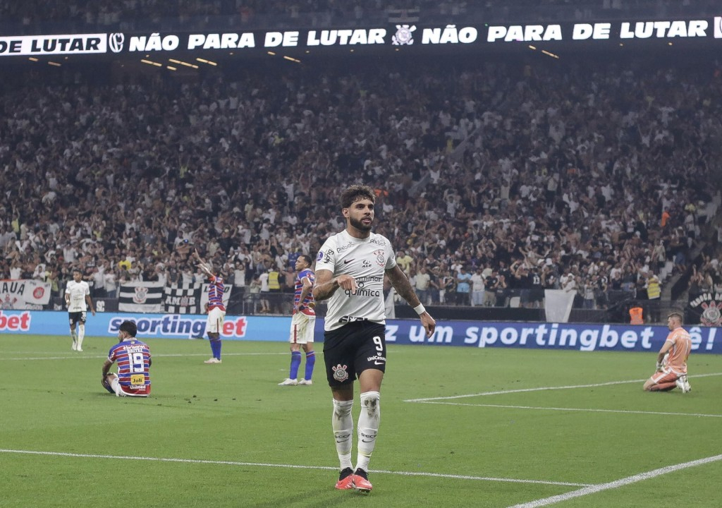 Corinthians e Fortaleza empatam e disputa por vaga está aberta