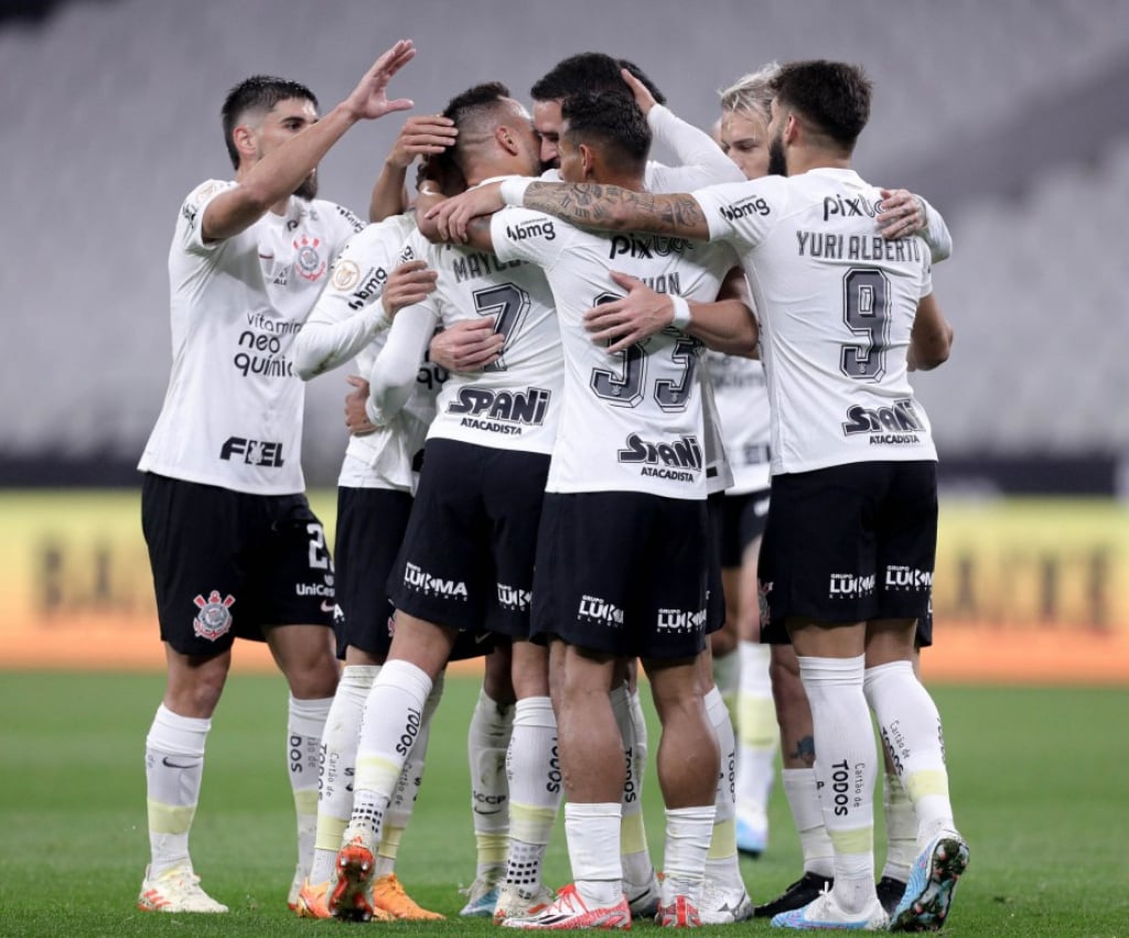 Corinthians bate Vasco por 3 a 1 e Róger Guedes vira maior artilheiro da Neo Química Arena