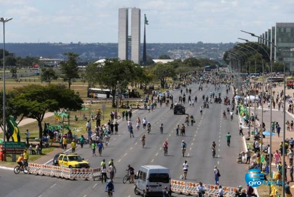 Deputados pró e contra pedem tranquilidade a manifestantes