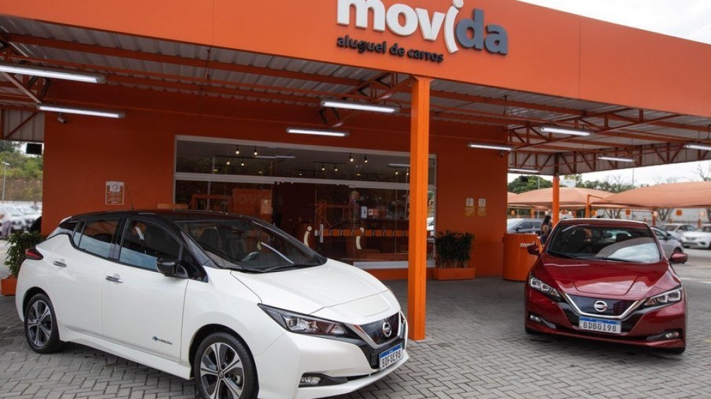 Cliente acusa Movida de bloquear carro em movimento Cliente acusa Movida de bloquear carro em movimento