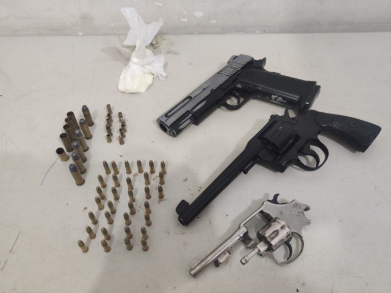PM apreende menor com arma em bar de Marília; tinha mais em casa