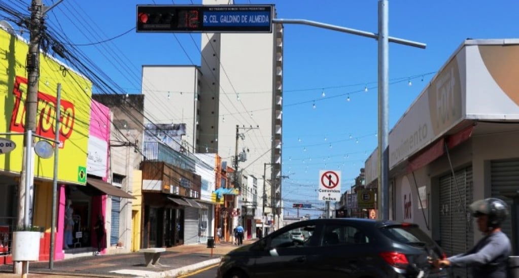 Centro de Marília começa a receber novos modelos de semáforos Centro de Marília começa a receber novos modelos de semáforos
