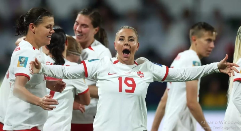 Canadá sofre gol olímpico, mas vira o jogo e elimina Irlanda da Copa