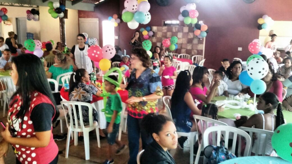 Amigos do Bar fazem festa para crianças atendidas pelo Gacch