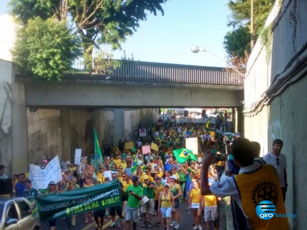 Protesto contra governo, PT e corrupção atrai centenas