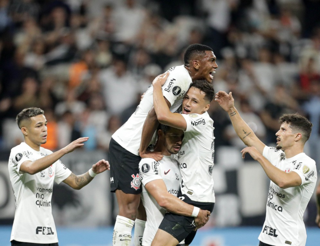 Reservas do Corinthians vencem o Liverpool-URU por 3 a 0, na despedida da Libertadores