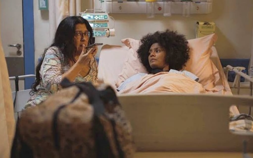 Camila volta atrás e perdoa Thelma em "Amor de Mãe"