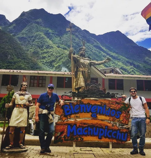 Marco Pigossi e o pai em Macchu Picchu, no Peru