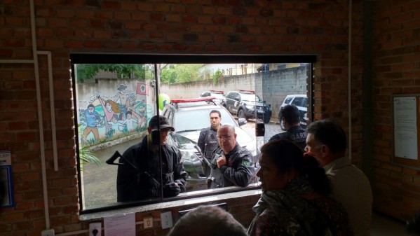 Policia invade escola do MST no interior de SP; veja vídeo