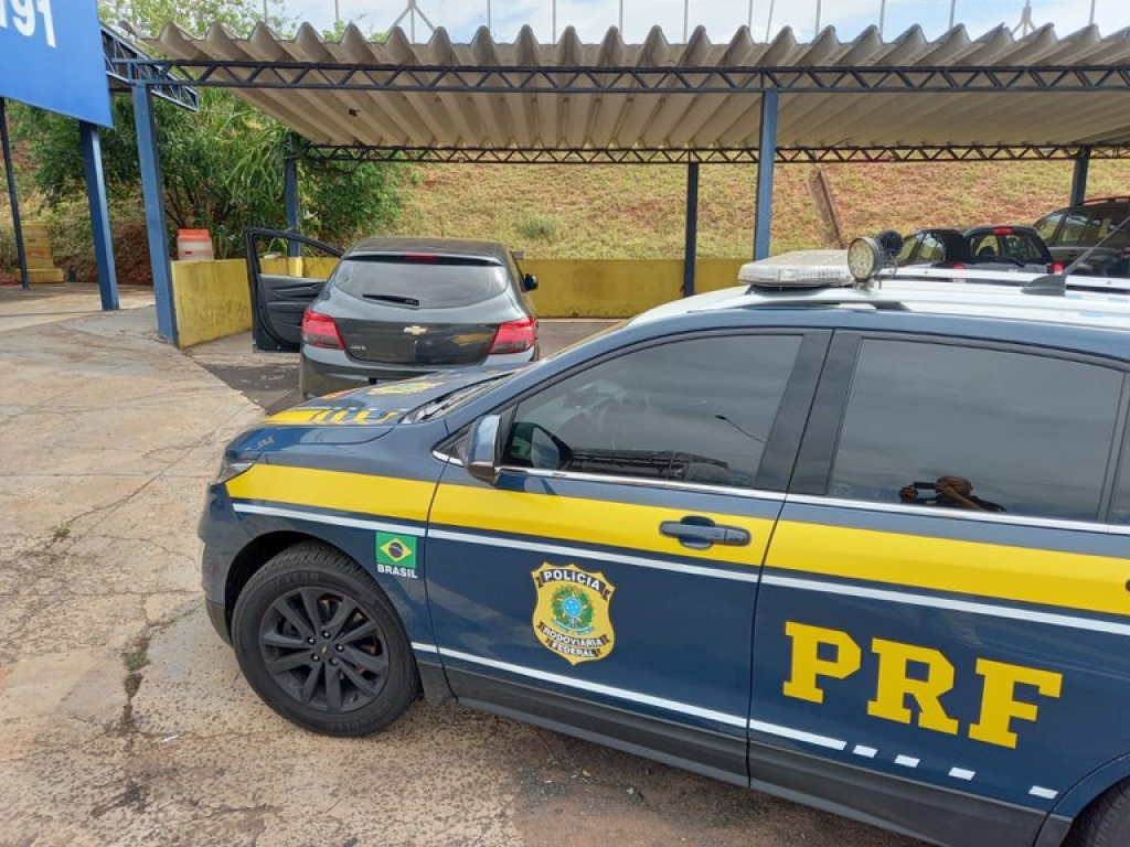 Dupla é presa em Marília acusada de golpe do cartão contra três pessoas Dupla é presa em Marília acusada de golpe do cartão contra três pessoas