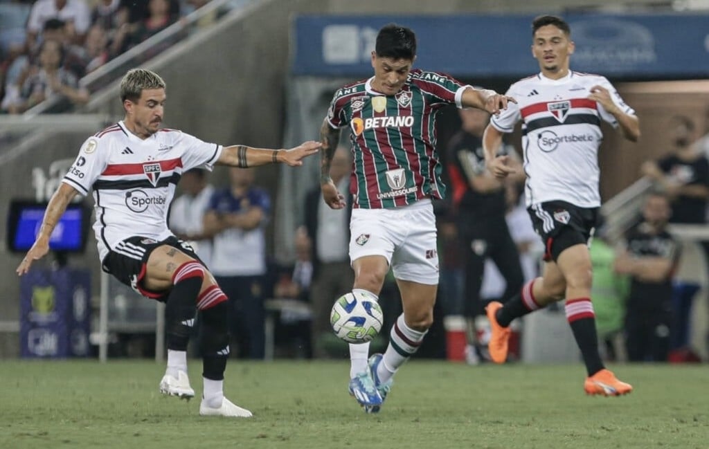 São Paulo perde para o Fluminense e segue sem vencer fora de casa no Brasileirão