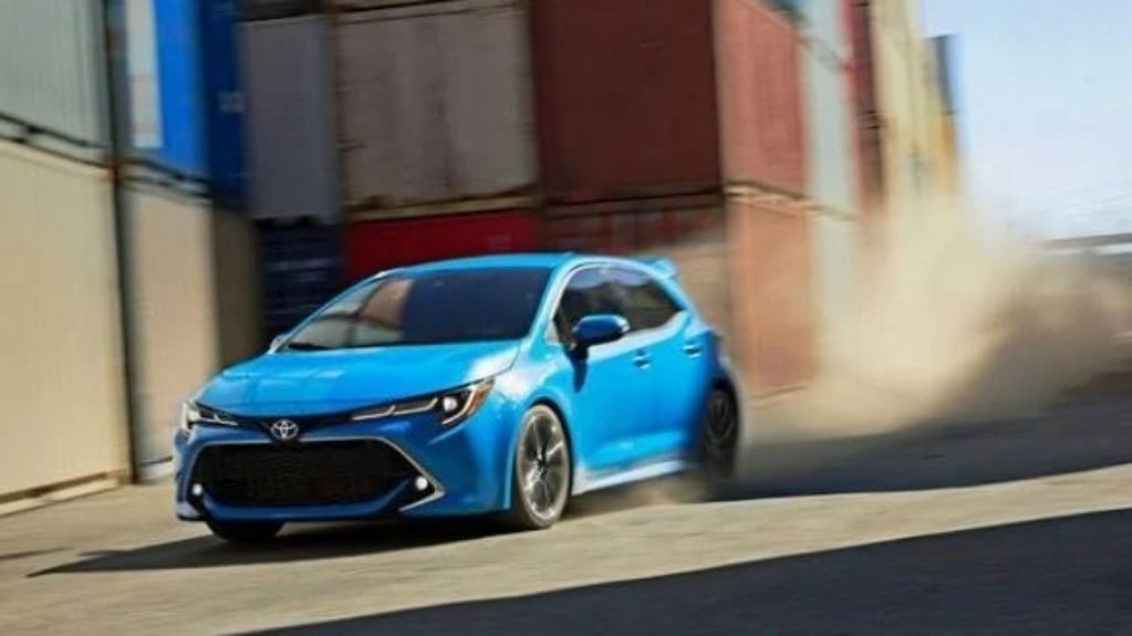 Toyota revela fotos do Corolla GR Sport 2022, que deverá vir ao Brasil