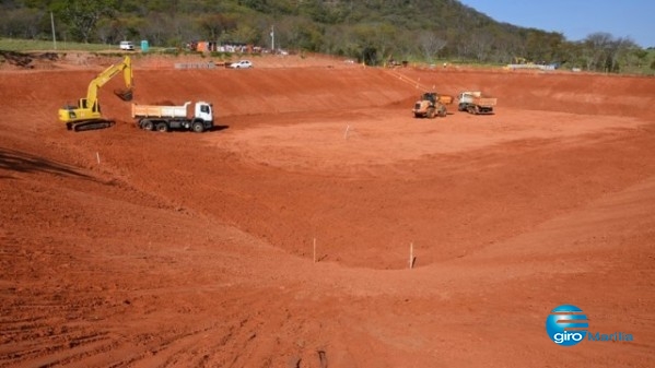 De olho na privatização, empresa visita obras do esgoto