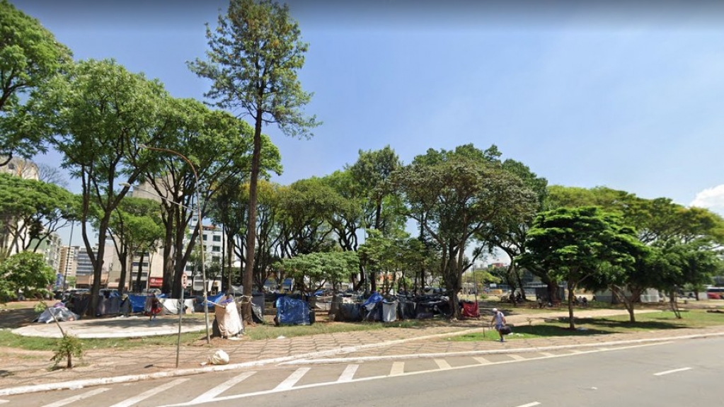 Em operação de limpeza, SP retira 35 toneladas de lixo de praça