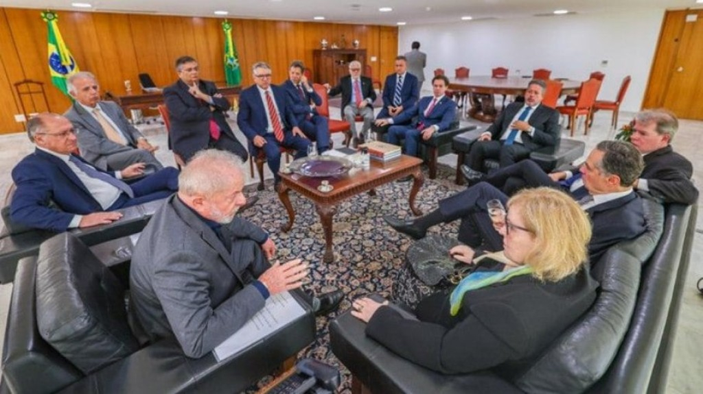 Em nota, chefes dos poderes rejeitam atos e pedem 'paz e democracia'