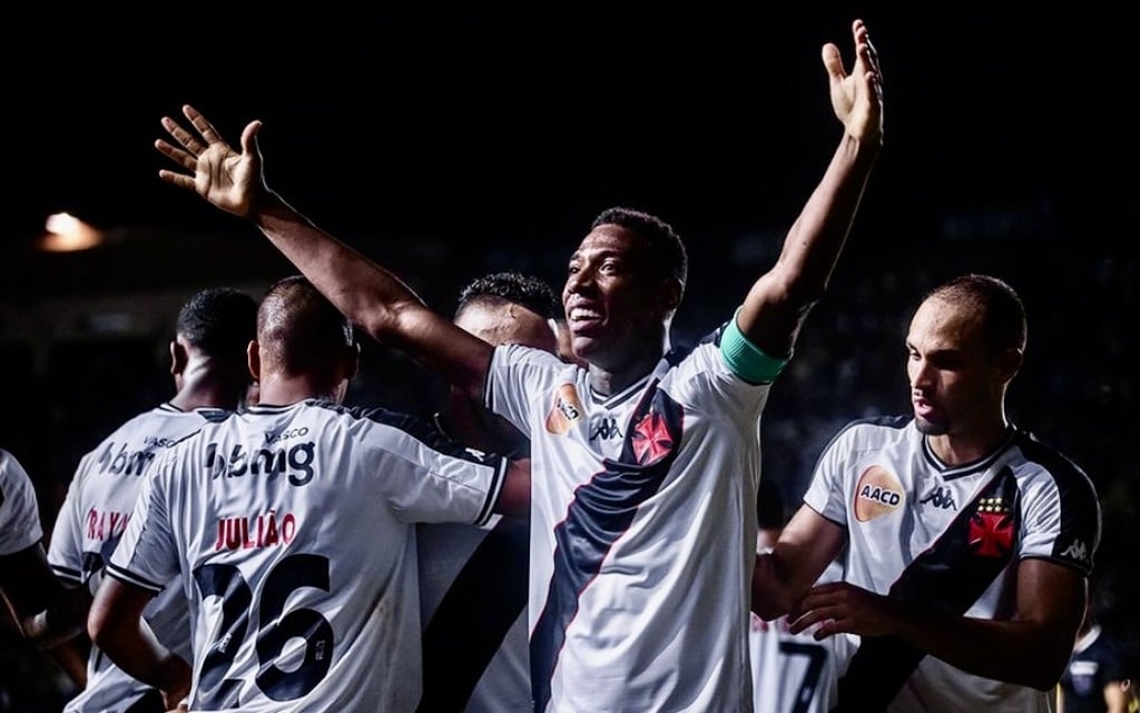 Vasco vence Madureira e assume liderança do Campeonato Carioca