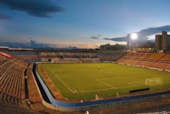 Juiz manda leiloar estádio para pagar dívidas de time; ninguém compra