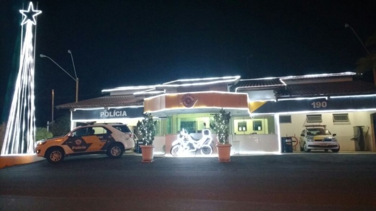 Polícia Rodoviária decora base e arrecada fraldas em Marília