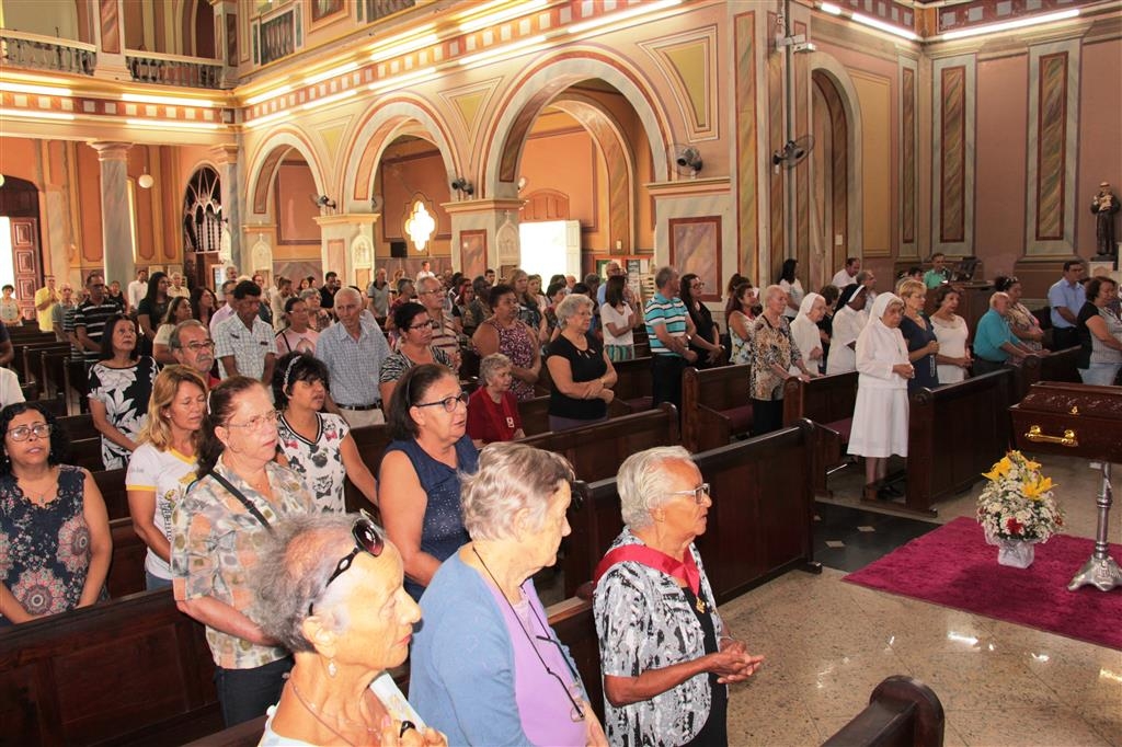 Luto - Missa e emoção na despedida ao Cônego Antonio Flumignan