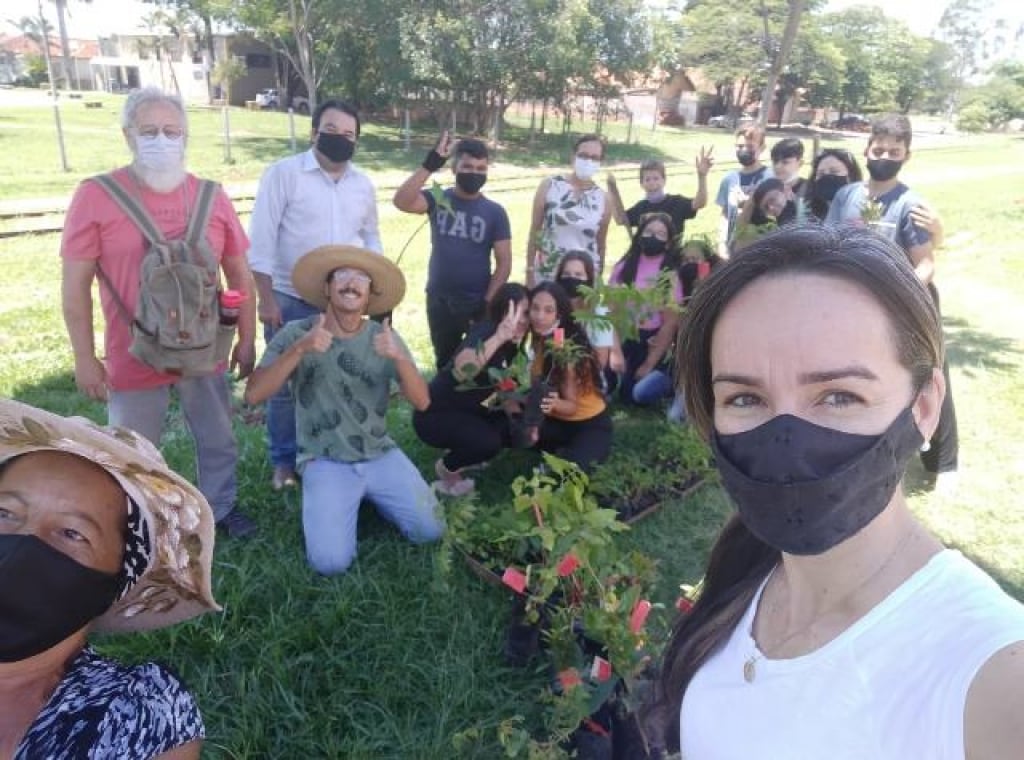 Projeto de arborização une voluntários em Vera Cruz; domingo tem plantio